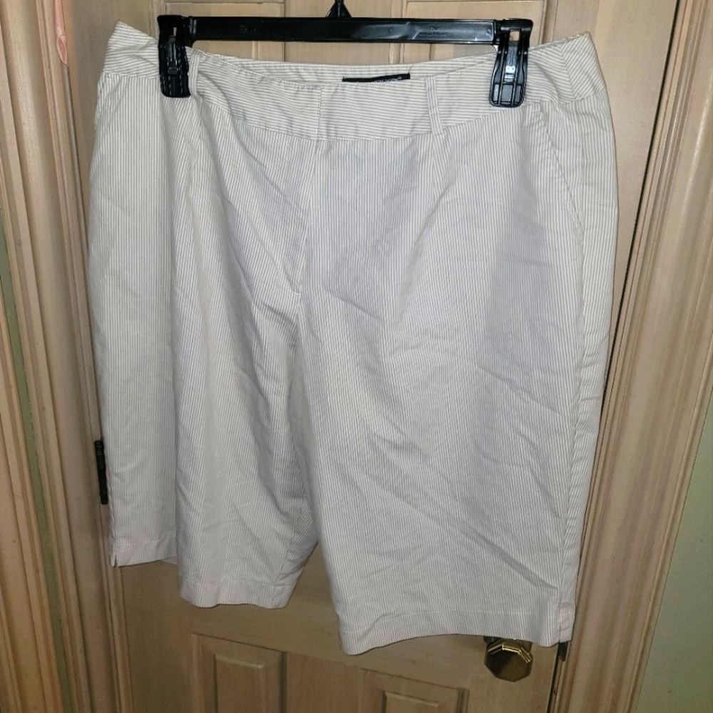 Womens Plus Sz 20W Bermuda Shorts white tan stripe Briggs New York